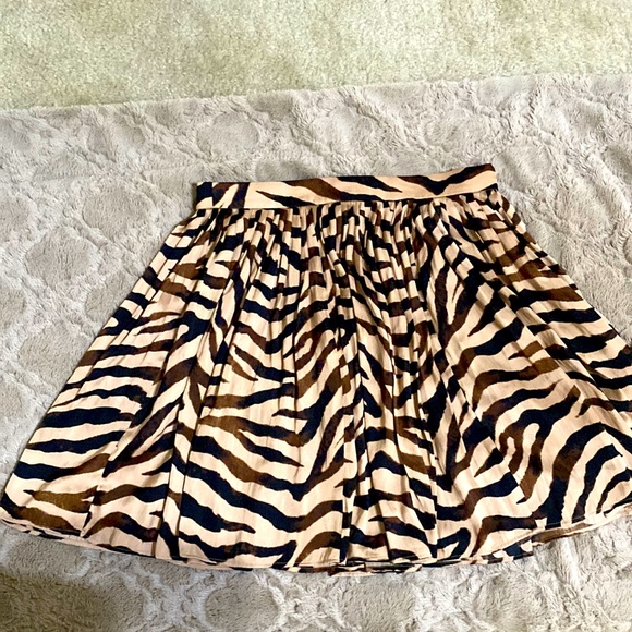 J.crew skirt. Light weight. Only worn once - Picture 2 of 5